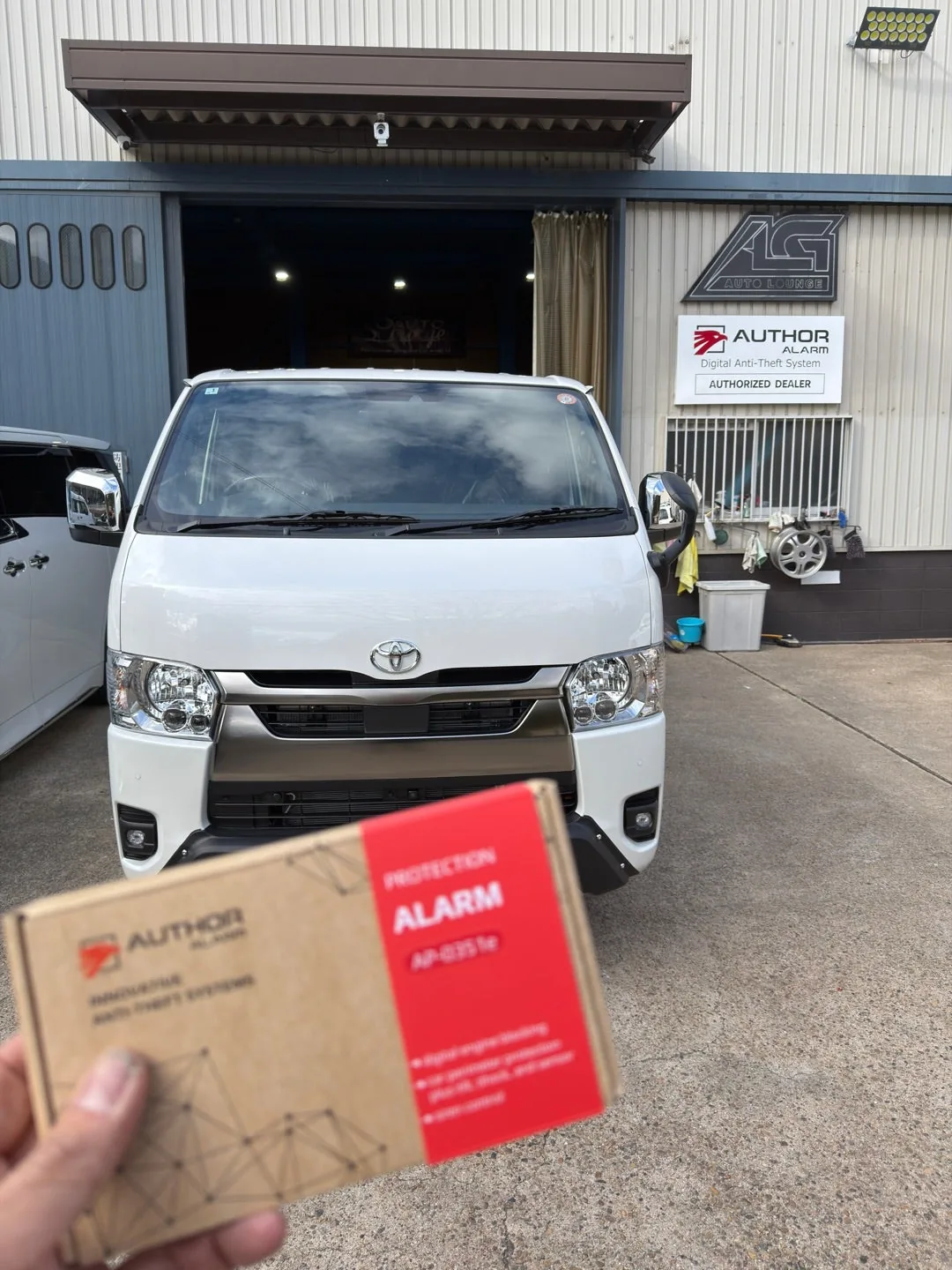 ハイエースのカーセキュリティ施工実績